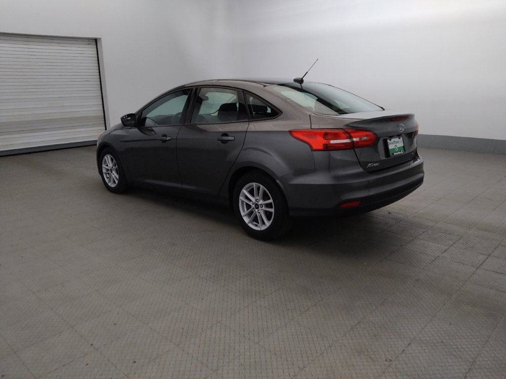 Used 2018 Ford Focus SE FWD image 3