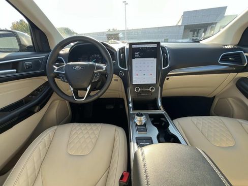 Used 2024 Ford Edge Titanium image 16
