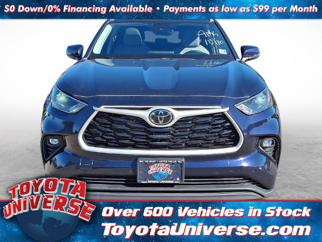 Used 2023 Toyota Highlander XLE AWD/4WD image 2