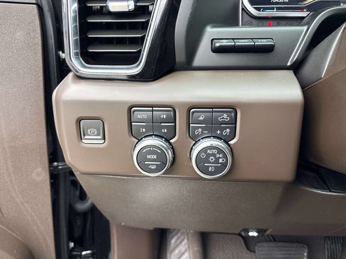 Used 2023 GMC Sierra 1500 Denali w/ Denali Reserve Package AWD/4WD image 17