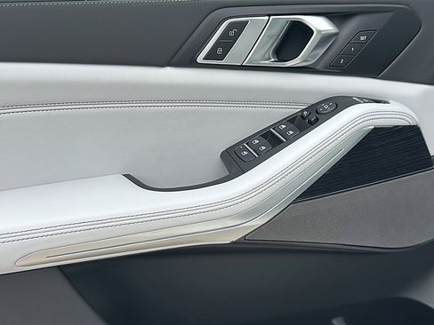 New 2026 BMW X5 sDrive40i w/ M Sport Package image 13