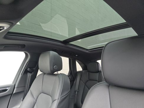 New 2026 Porsche Macan image 13