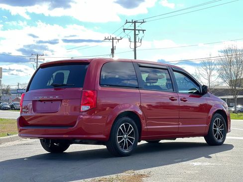 Used 2014 Dodge Grand Caravan SXT w/ UConnect Hands-Free Group FWD image 5