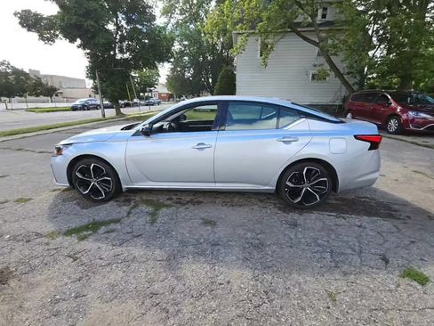 Used 2024 Nissan Altima 2.5 SR FWD image 1