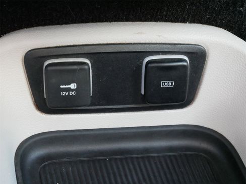 Used 2018 Chrysler Pacifica Limited image 22