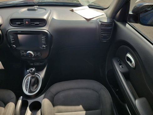 Used 2018 Kia Soul + FWD image 11