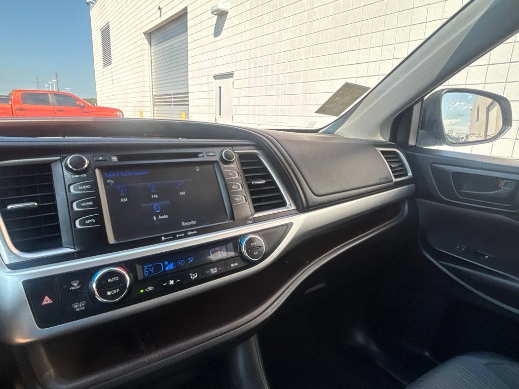 Used 2017 Toyota Highlander Plus FWD image 15