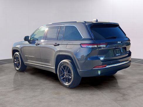 Used 2025 Jeep Grand Cherokee Laredo X image 6