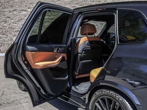 Used 2025 BMW X5 M60i AWD/4WD image 19