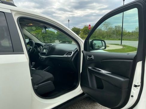Used 2017 Dodge Journey SE w/ Flexible Seating Group FWD image 16