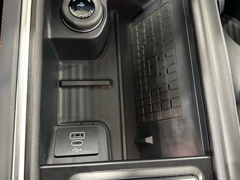 New 2025 Ford Expedition Active image 18