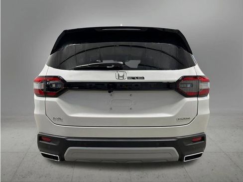 New 2025 Honda Pilot Touring image 4