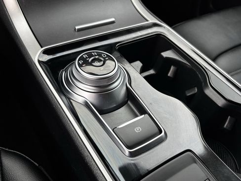 Used 2020 Ford Edge SEL image 25