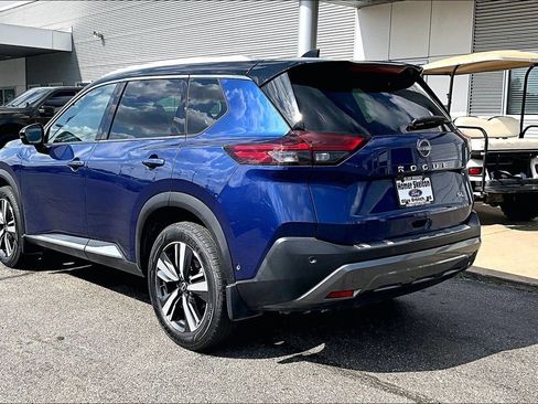 Used 2023 Nissan Rogue SL w/ SL Premium Package FWD image 3