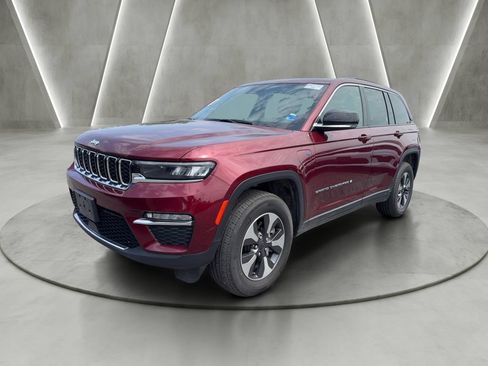 Used 2024 Jeep Grand Cherokee Limited 4xe AWD/4WD image 3