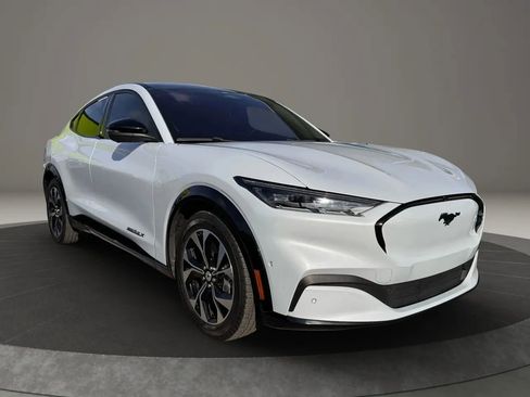 Used 2022 Ford Mustang Mach-E Premium image 4