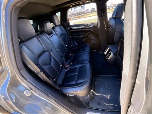 Used 2017 Porsche Cayenne image 17