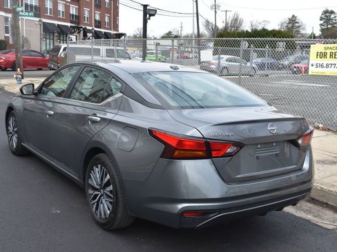Used 2025 Nissan Altima 2.5 SV image 8