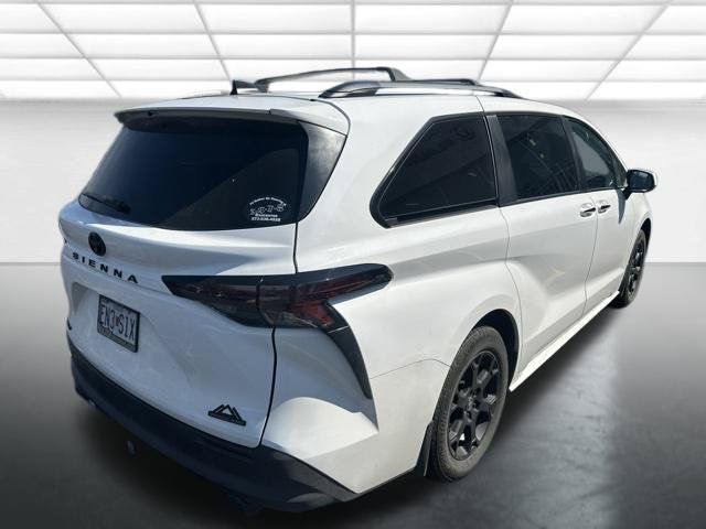 Used 2026 Toyota Sienna XLE Woodland Edition AWD/4WD image 5