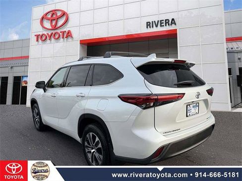 Certified 2022 Toyota Highlander XLE image 7