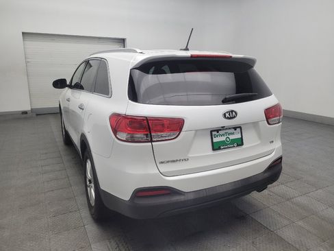 Used 2018 Kia Sorento FWD V6 image 5