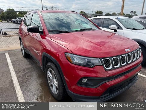 Used 2023 Jeep Compass Latitude AWD/4WD image 3