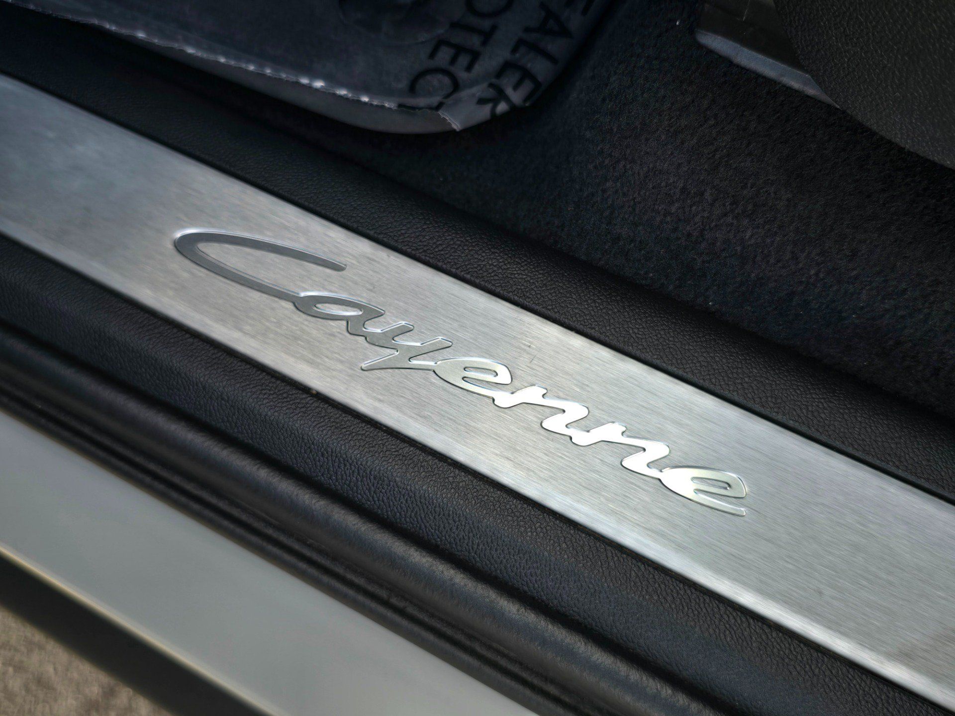 Used 2025 Porsche Cayenne Coupe AWD/4WD image 46