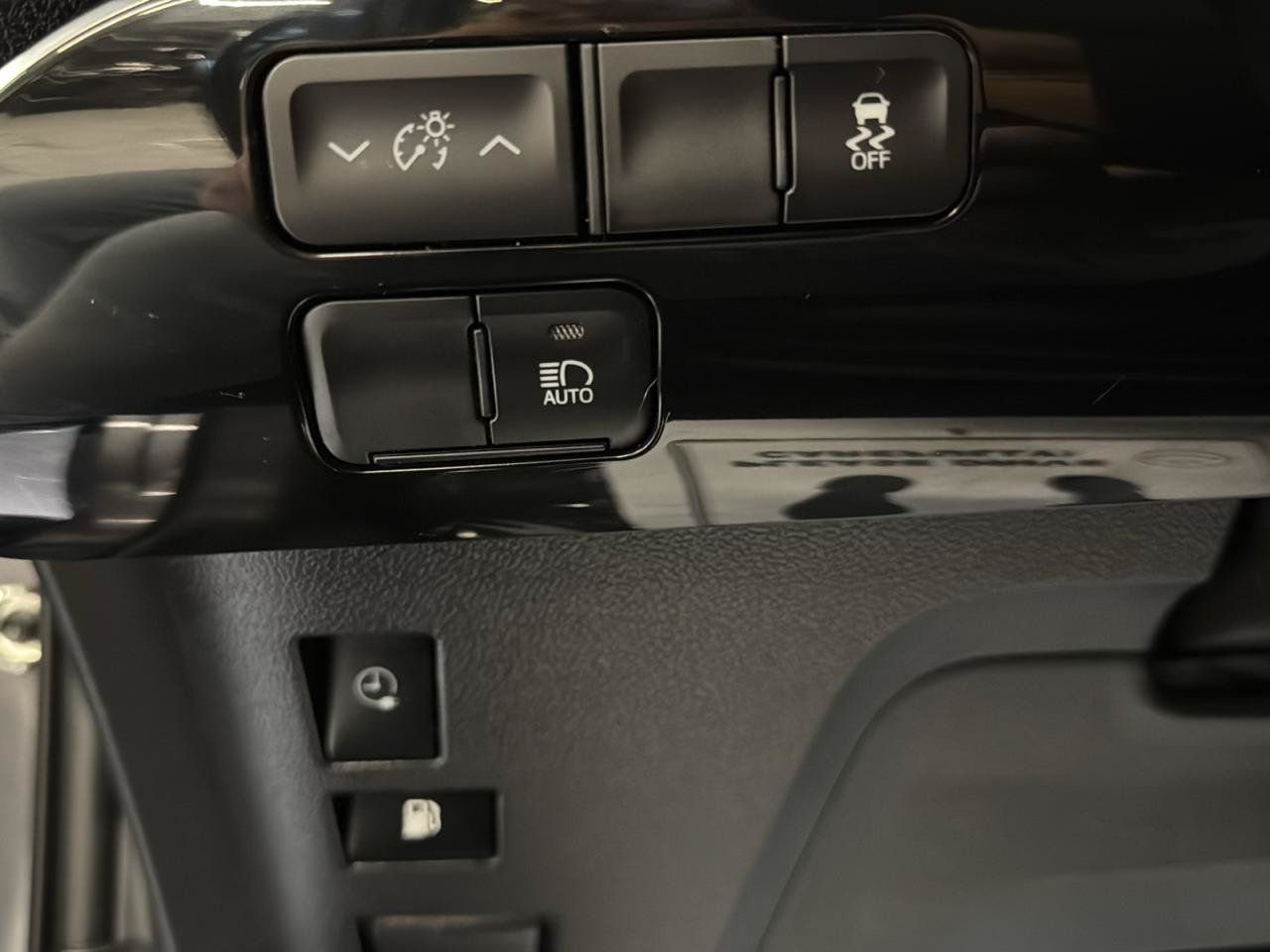 Used 2022 Toyota Prius Prime XLE FWD image 10
