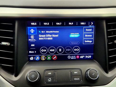 Used 2023 GMC Acadia SLE w/ Driver Convenience Package FWD image 18