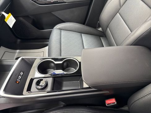 New 2026 Chevrolet Equinox LT w/ Convenience Package II image 32