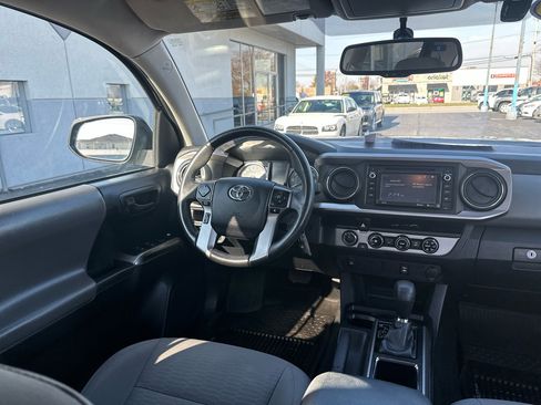 Used 2017 Toyota Tacoma SR5 image 22