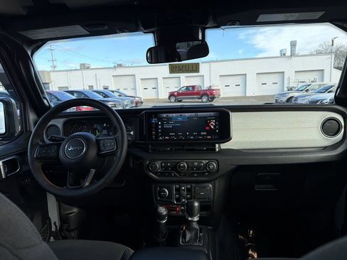 Used 2024 Jeep Wrangler Unlimited AWD/4WD image 19