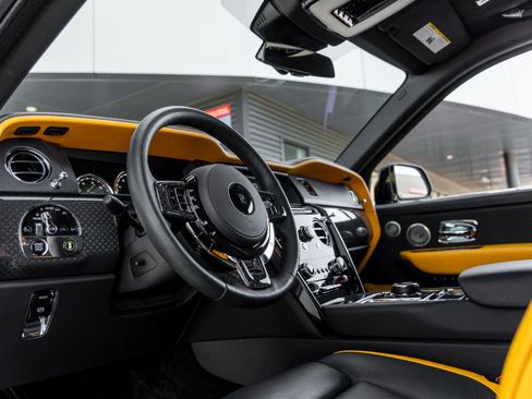 Used 2023 Rolls-Royce Cullinan Black Badge w/ Dark Exterior Package image 24