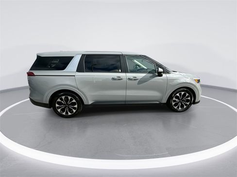 Used 2024 Kia Carnival EX image 9