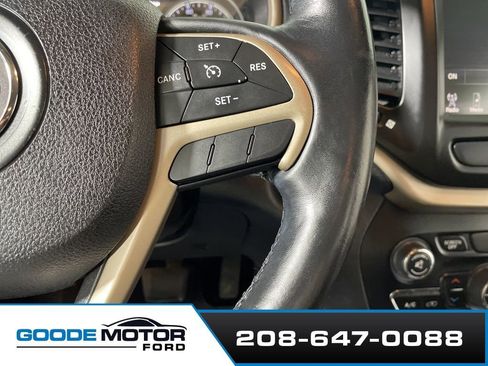 Used 2015 Jeep Cherokee Limited image 14