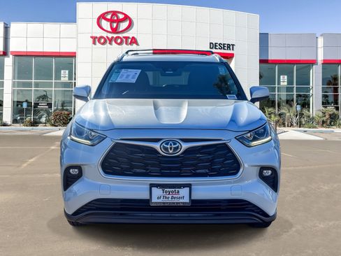 Used 2022 Toyota Highlander Bronze Edition image 2
