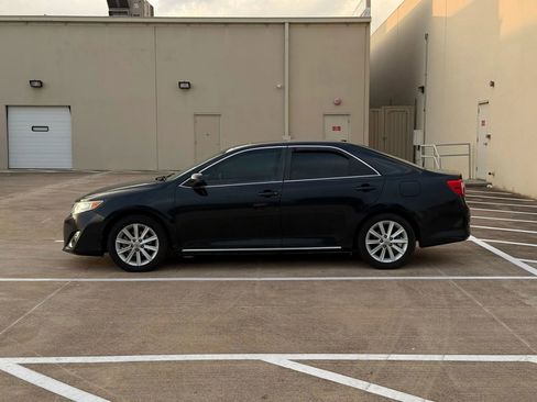 Used 2012 Toyota Camry XLE w/ Leather Pkg FWD image 4
