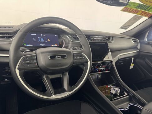 New 2024 Jeep Grand Cherokee L Altitude image 17