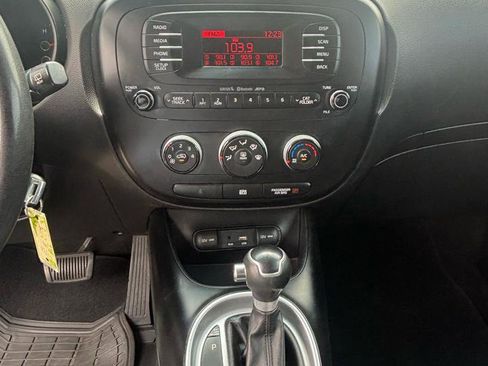 Used 2015 Kia Soul FWD image 19
