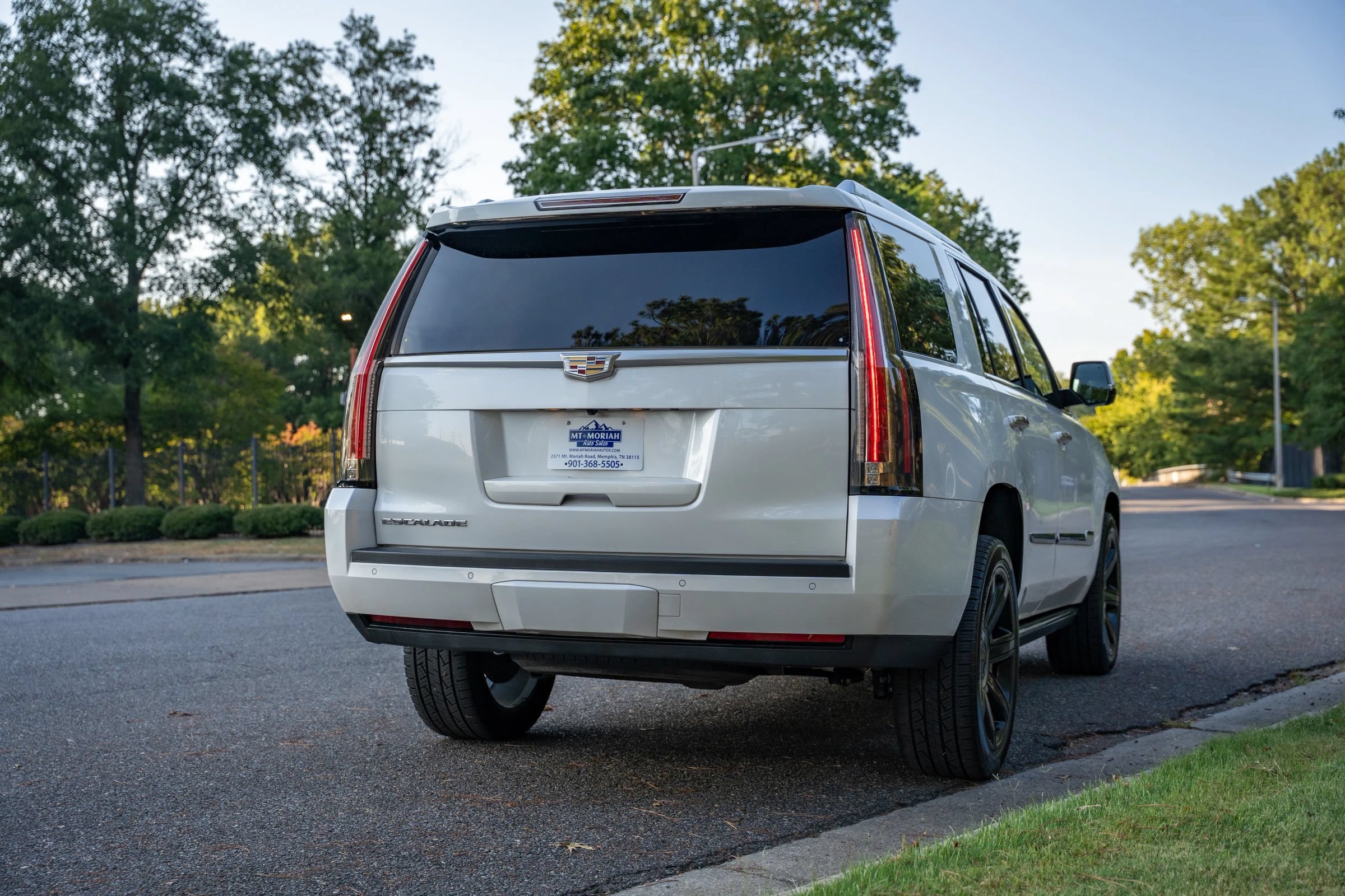 Used 2016 Cadillac Escalade Premium RWD image 6
