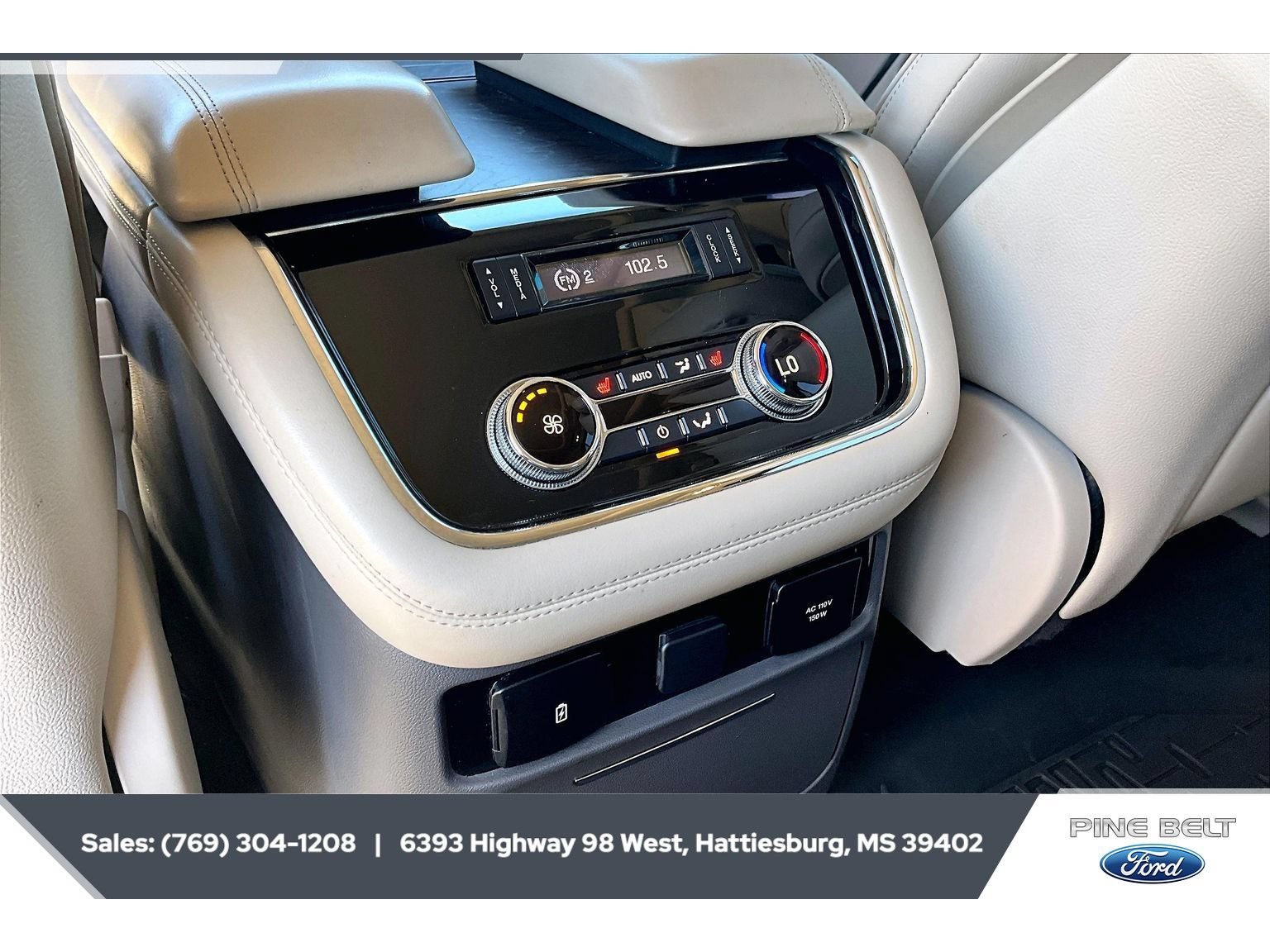 Used 2018 Lincoln Navigator Select w/ Technology Package RWD image 25