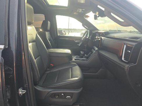 Used 2023 GMC Sierra 1500 Denali w/ Denali Reserve Package AWD/4WD image 5