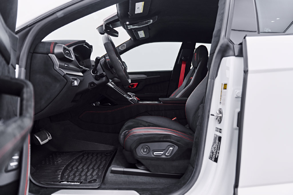 Used 2023 Lamborghini Urus Performante AWD/4WD image 47