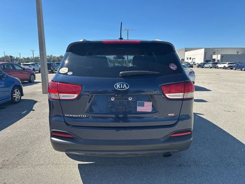 Used 2017 Kia Sorento LX image 7