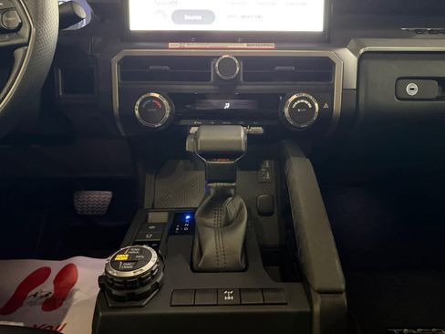 Used 2024 Toyota Tacoma TRD Off-Road image 15