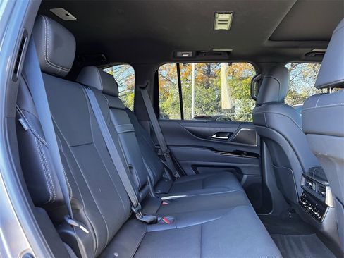 Used 2024 Lexus LX 600 4WD w/ Luxury Package image 27