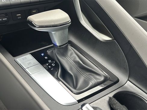 Used 2021 Hyundai Elantra SE image 22