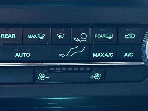 Used 2020 Ford Expedition XLT w/ Equipment Group 201A AWD/4WD image 22