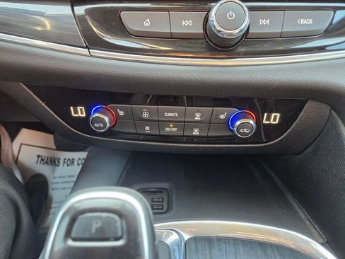Used 2020 Buick Enclave Essence AWD/4WD image 30