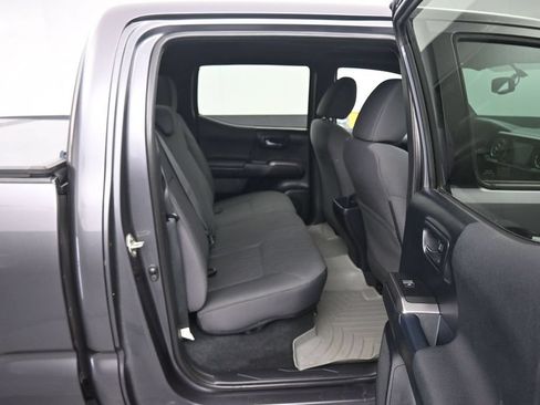 Used 2017 Toyota Tacoma TRD Off-Road w/ Premium & Technology Package AWD/4WD image 37